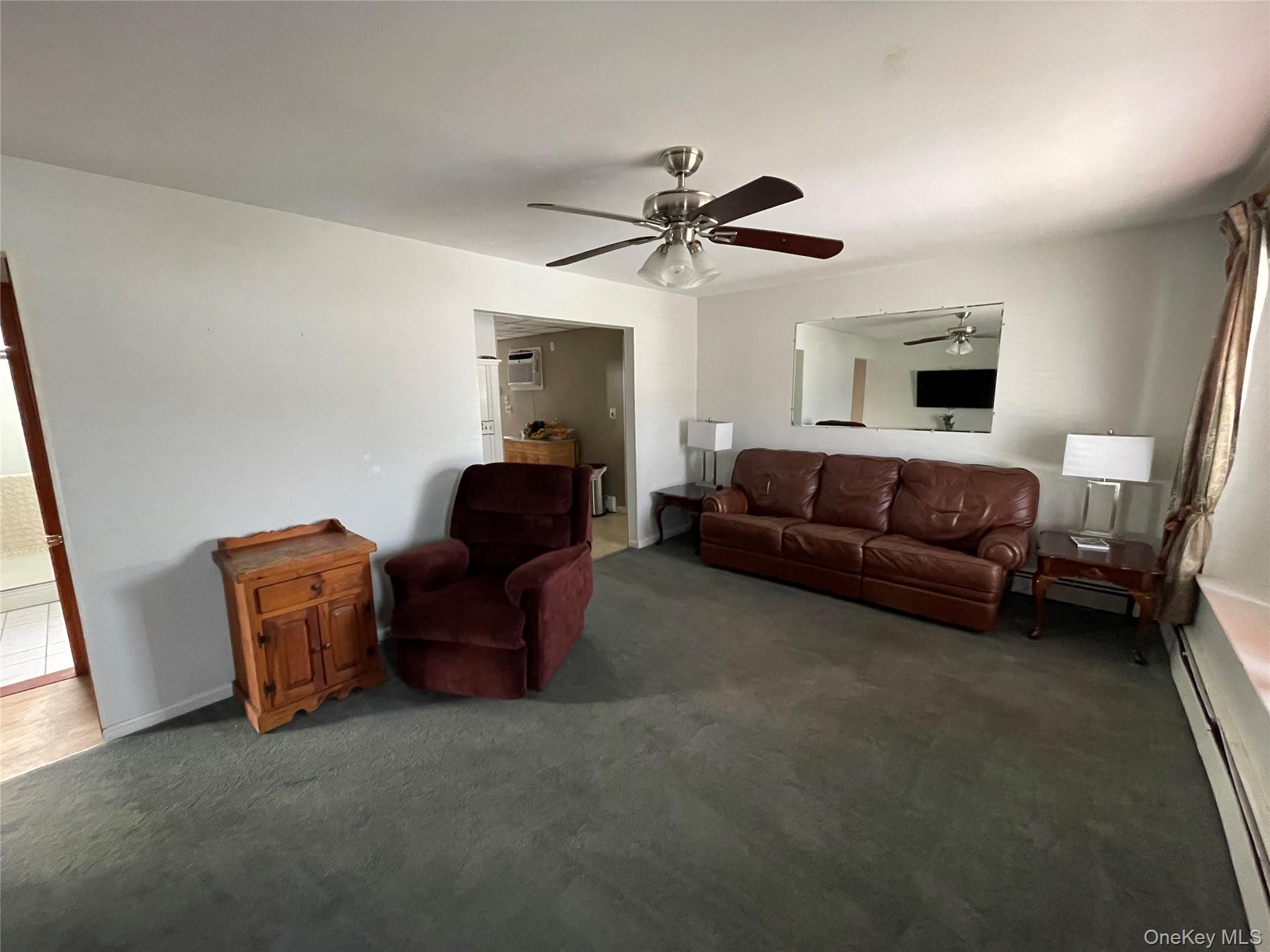 #3 photo, 413 37th Street, מחוז סאפוק Lindenhurst , NY 11757