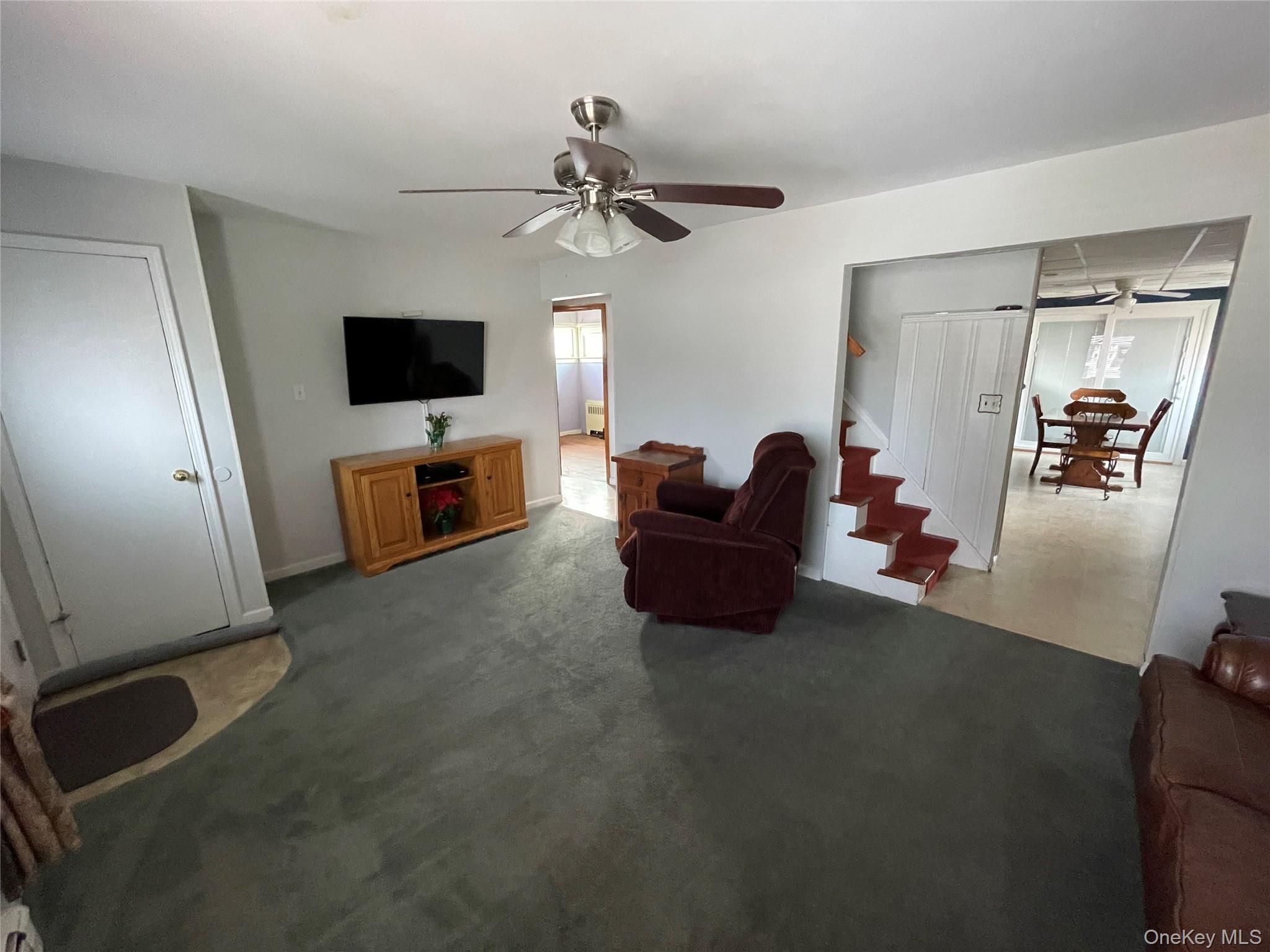 #5 photo, 413 37th Street, מחוז סאפוק Lindenhurst , NY 11757