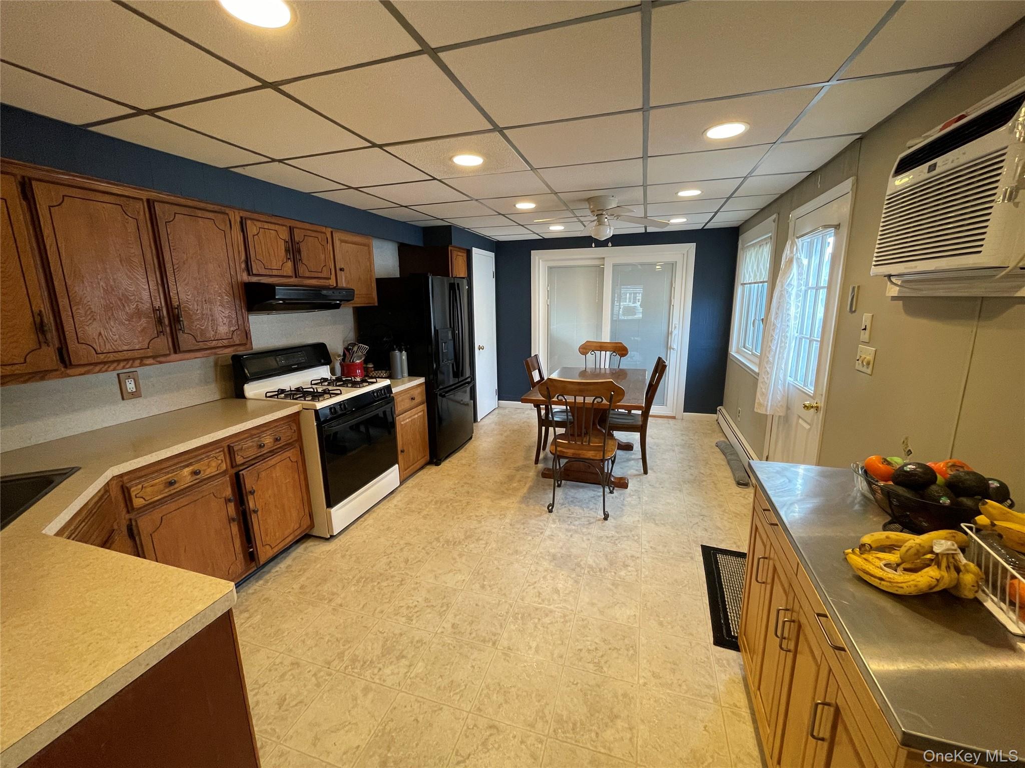 #6 photo, 413 37th Street, מחוז סאפוק Lindenhurst , NY 11757