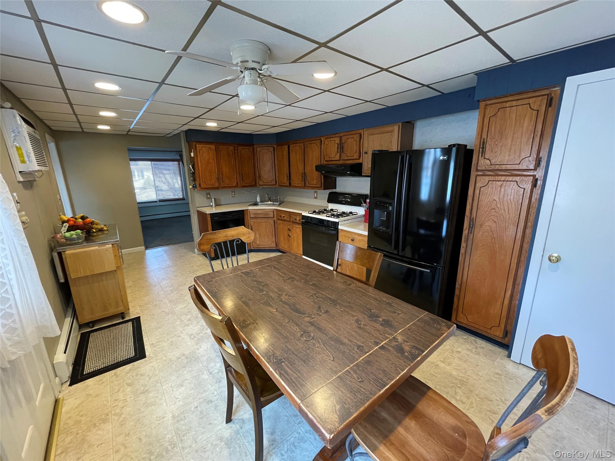 #8 photo, 413 37th Street, מחוז סאפוק Lindenhurst , NY 11757