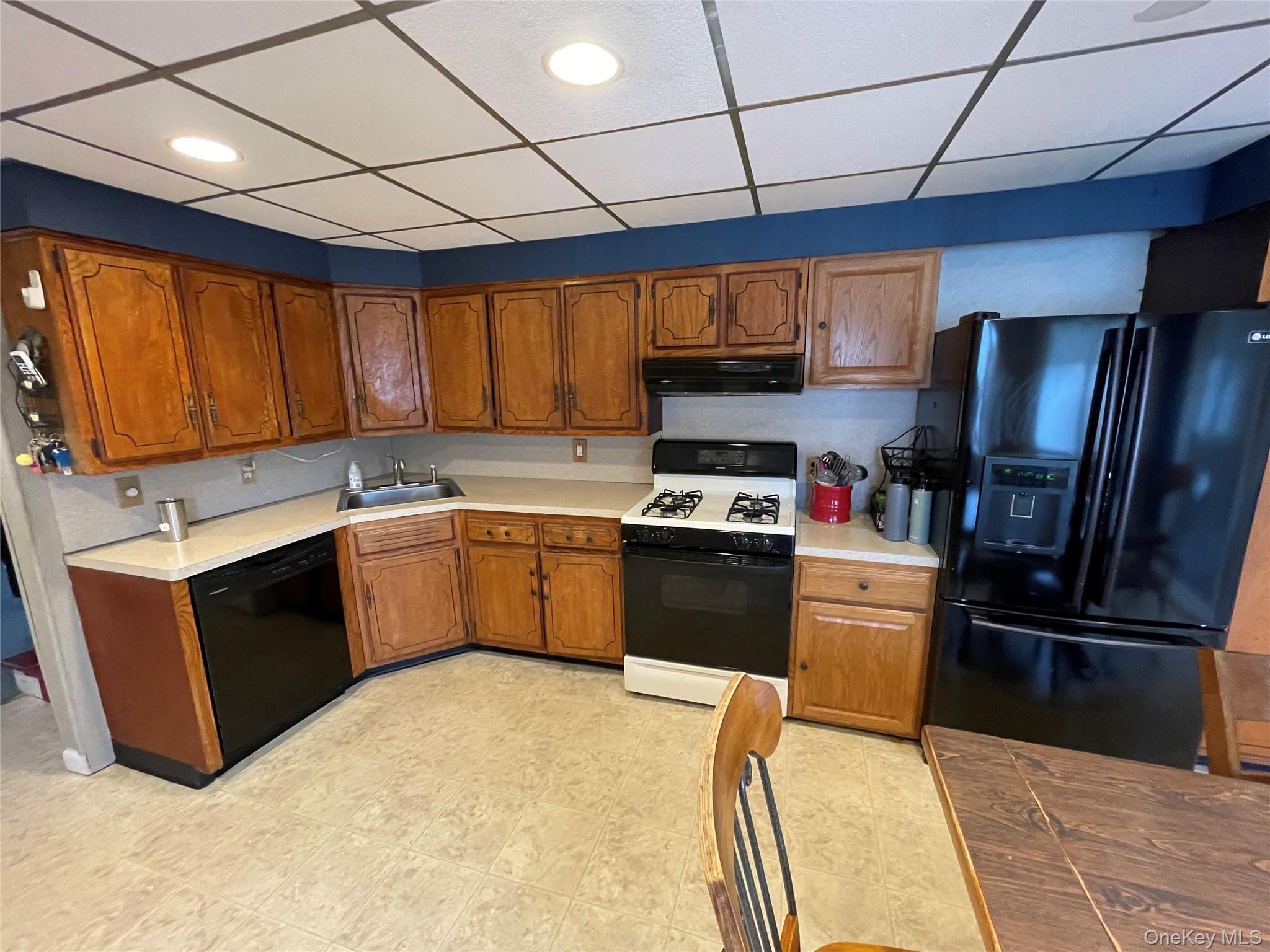 #9 photo, 413 37th Street, מחוז סאפוק Lindenhurst , NY 11757