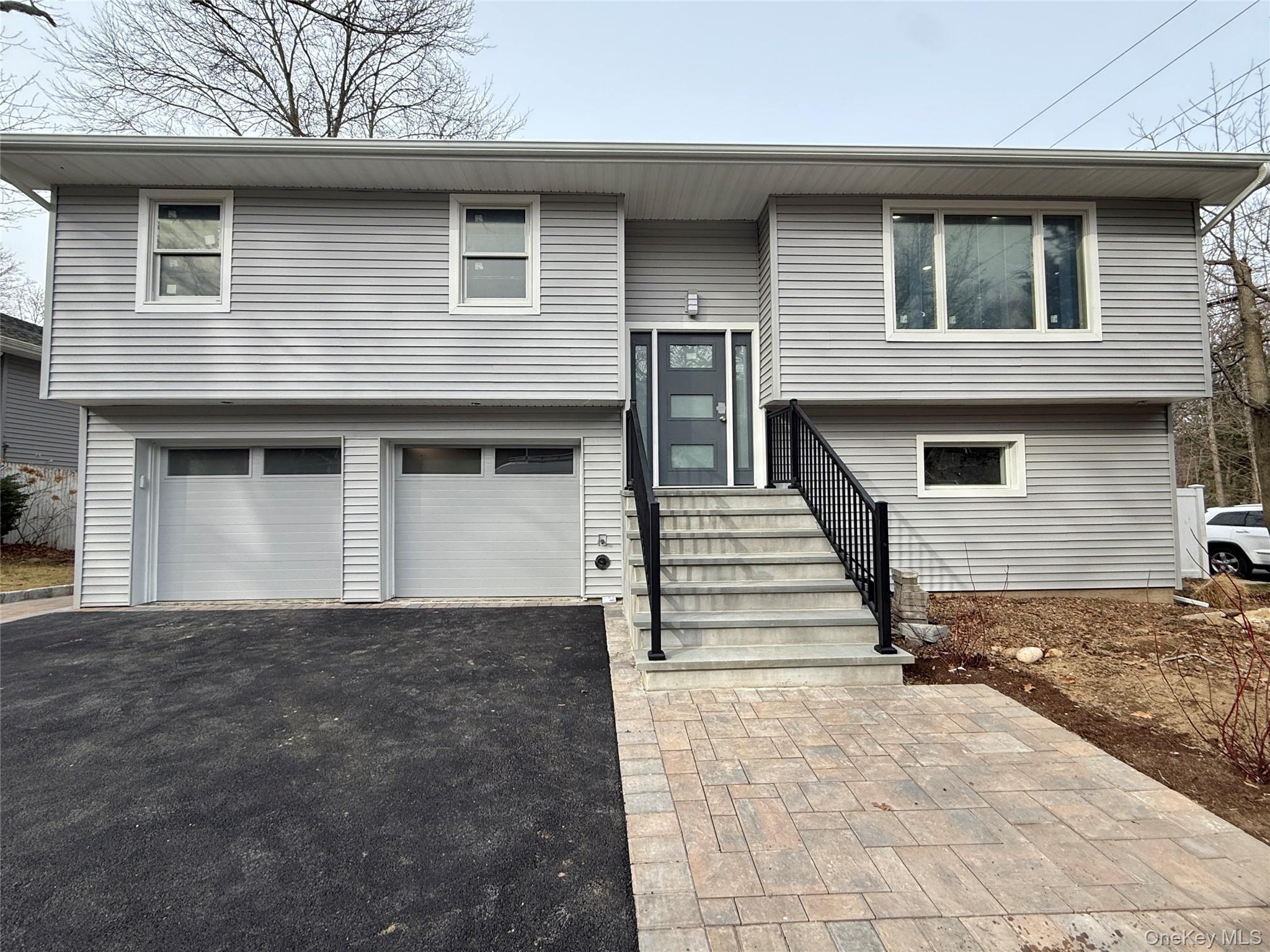 #1 photo, 33 Gaines Street, सफ़ोक काउंटी Huntington , NY 11743