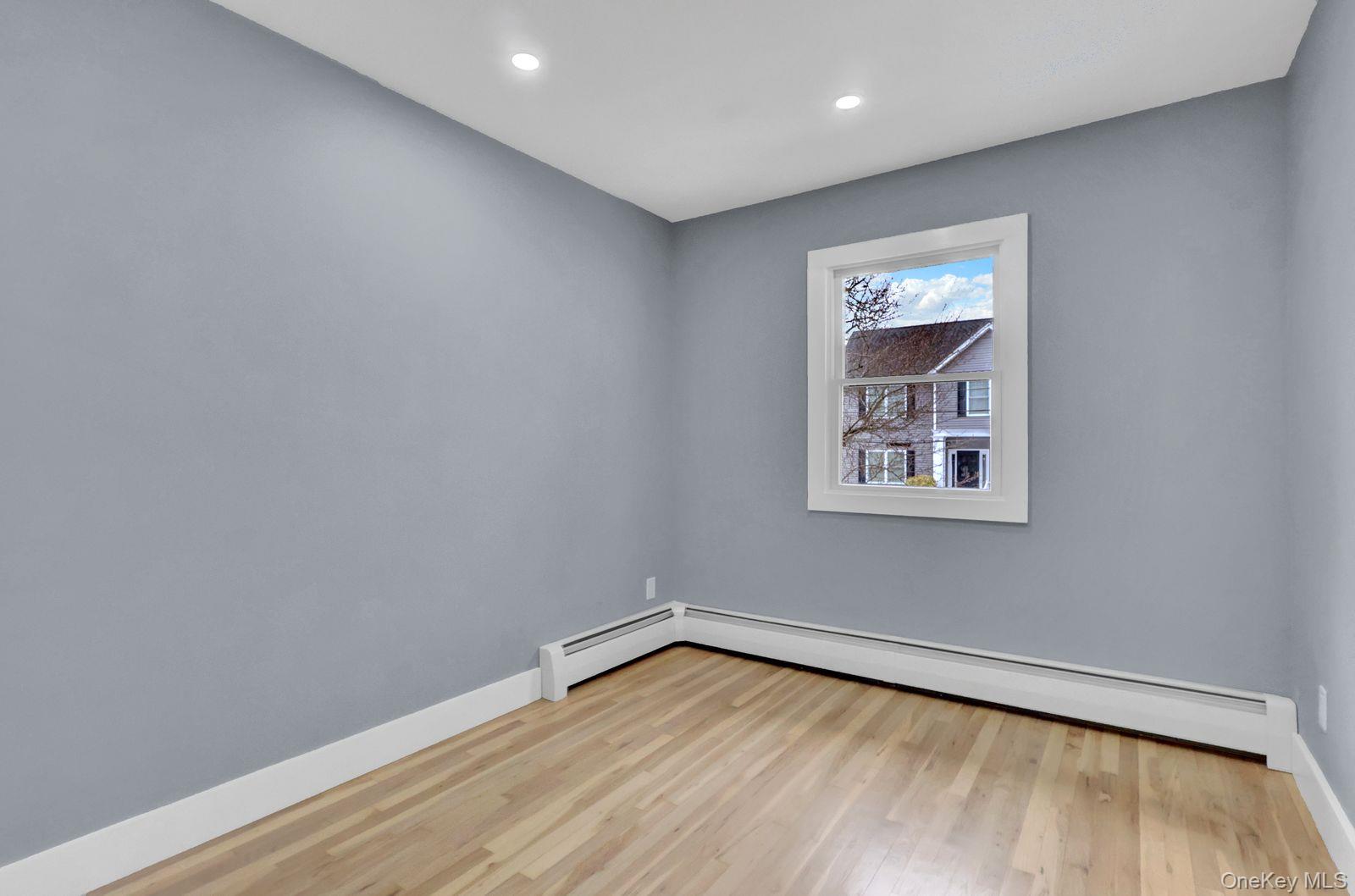 #17 photo, 33 Gaines Street, सफ़ोक काउंटी Huntington , NY 11743