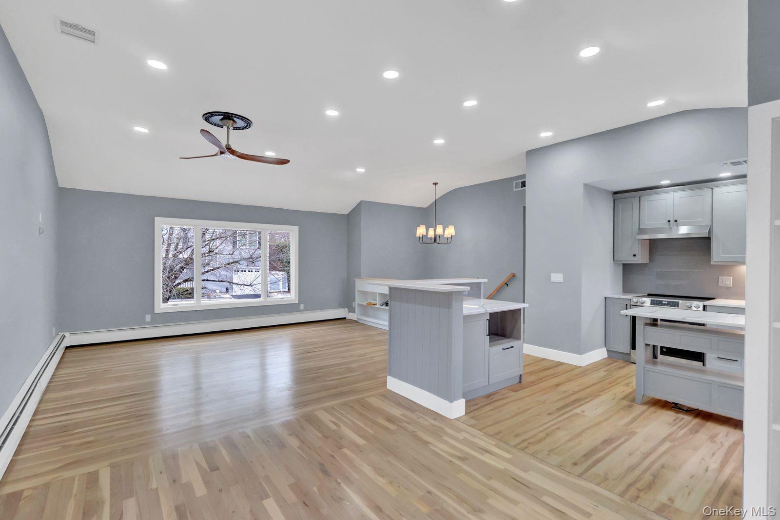 #3 photo, 33 Gaines Street, सफ़ोक काउंटी Huntington , NY 11743