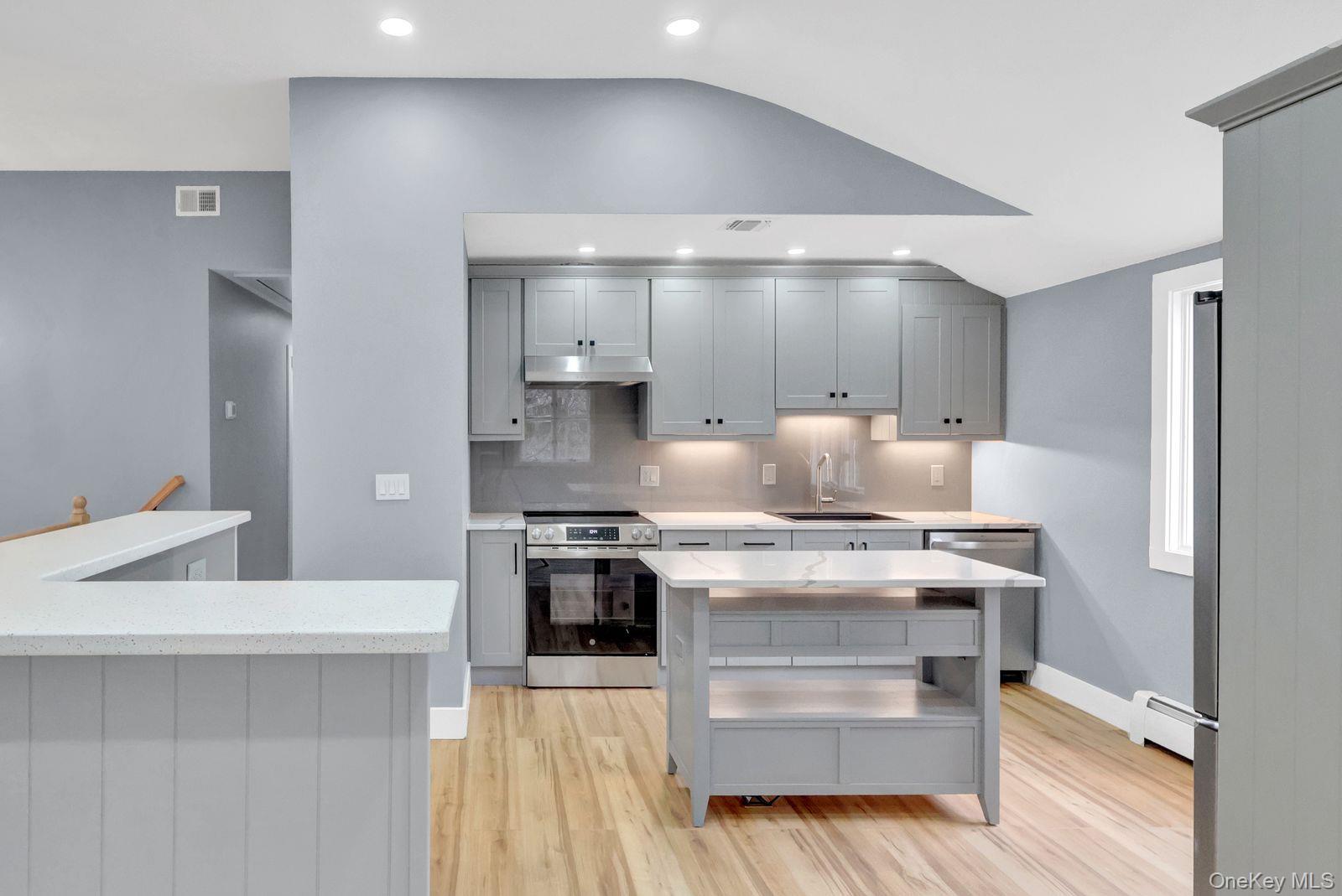 #6 photo, 33 Gaines Street, सफ़ोक काउंटी Huntington , NY 11743