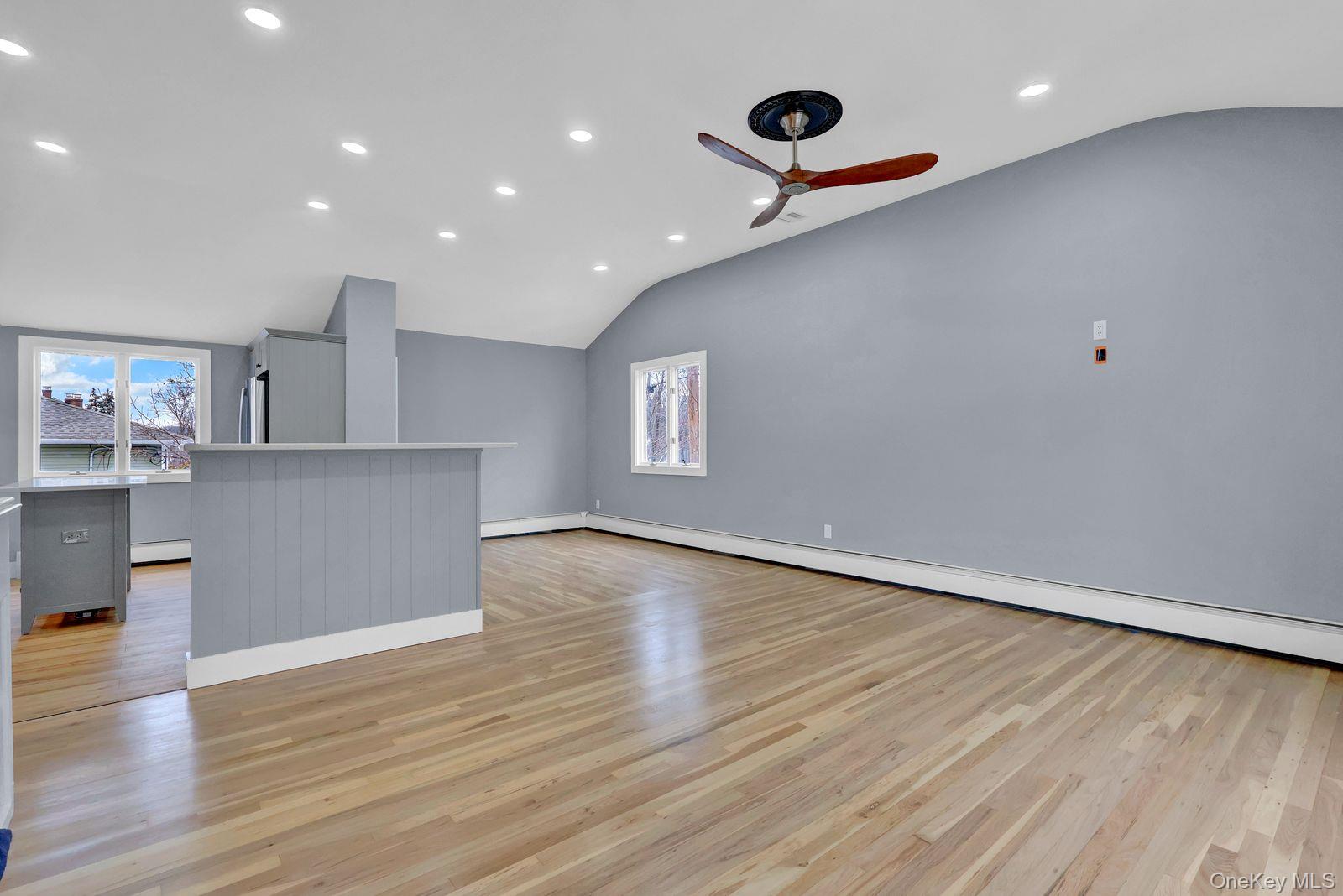 #8 photo, 33 Gaines Street, सफ़ोक काउंटी Huntington , NY 11743