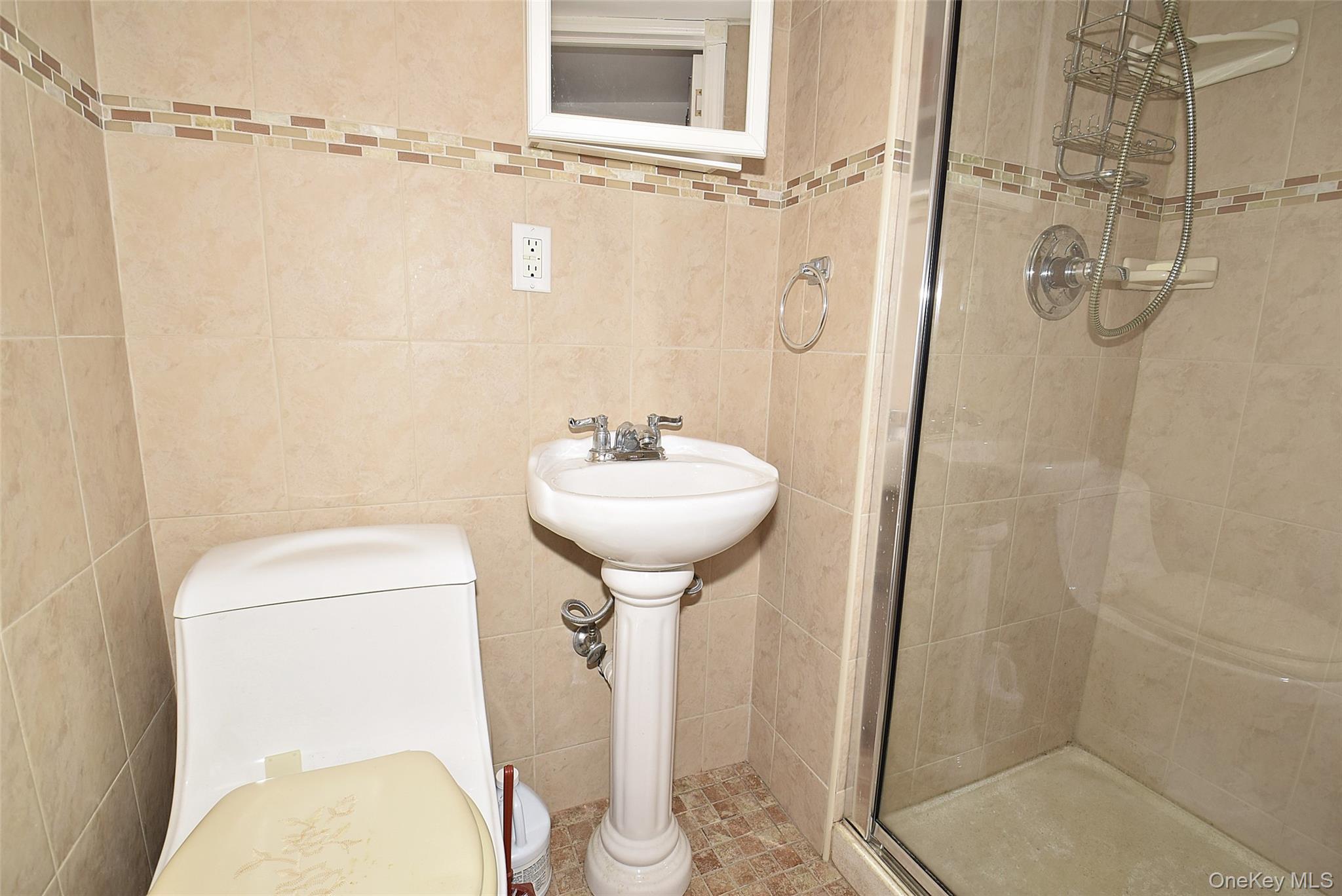 #19 photo, 7216 66th Drive, 뉴욕퀸즈 Middle Village , NY 11379