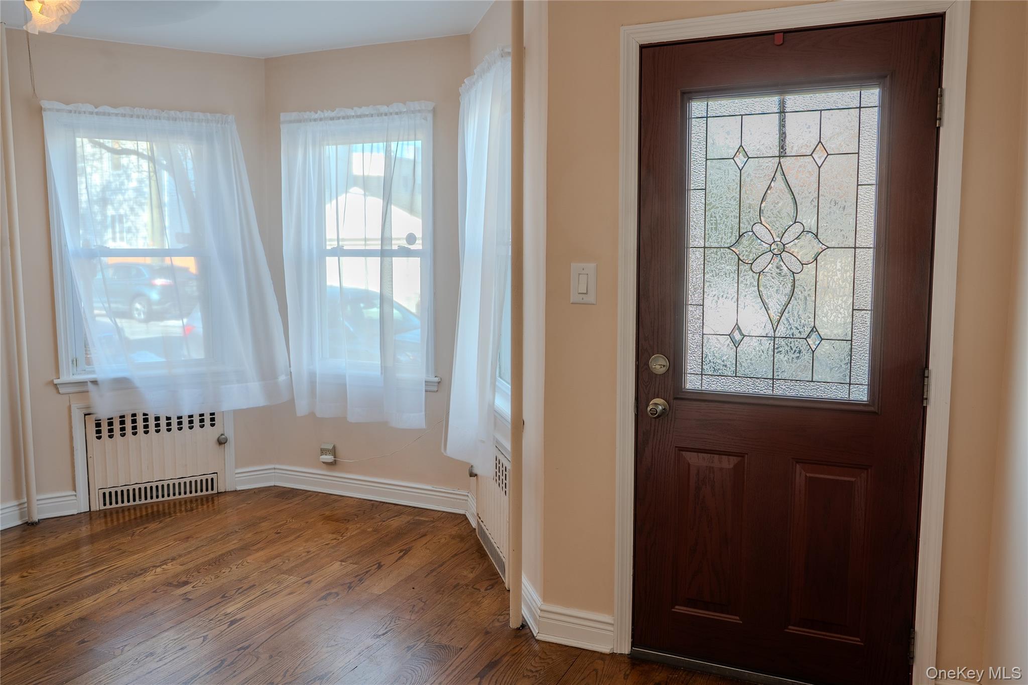 #2 photo, 7216 66th Drive, 뉴욕퀸즈 Middle Village , NY 11379