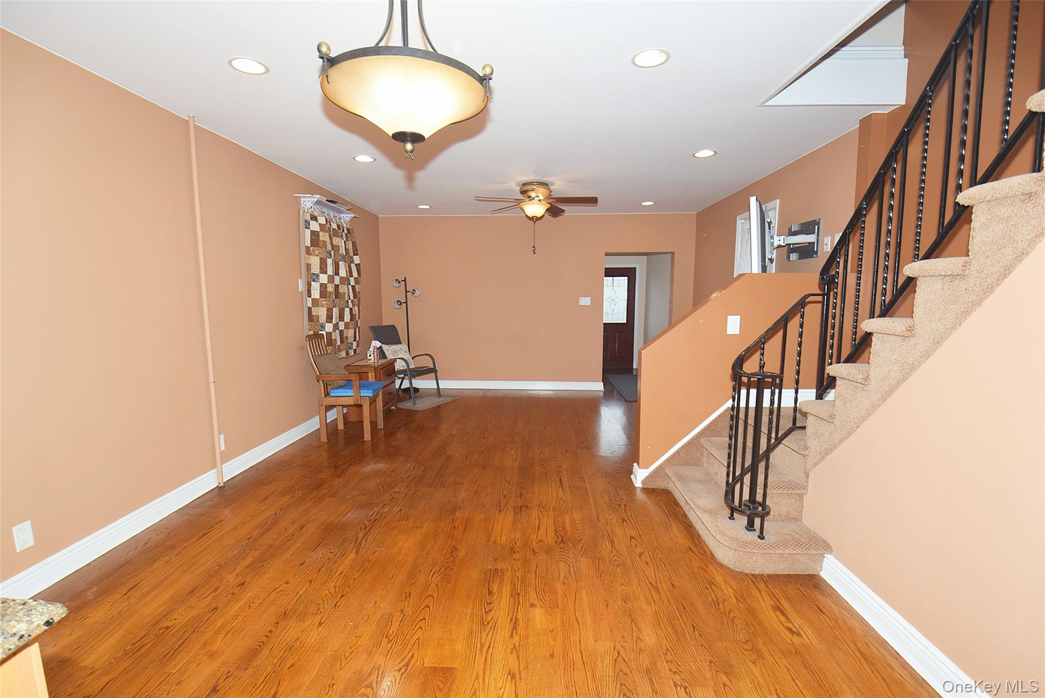 #4 photo, 7216 66th Drive, 뉴욕퀸즈 Middle Village , NY 11379