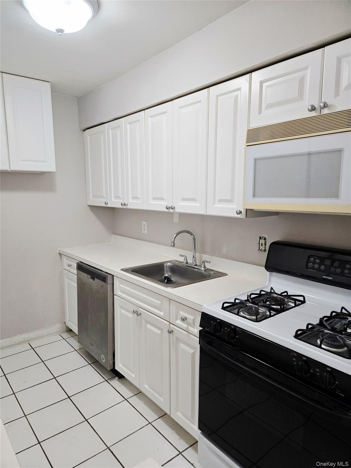 #8 photo, 79 Pointe Circle South, Coram , NY 11727