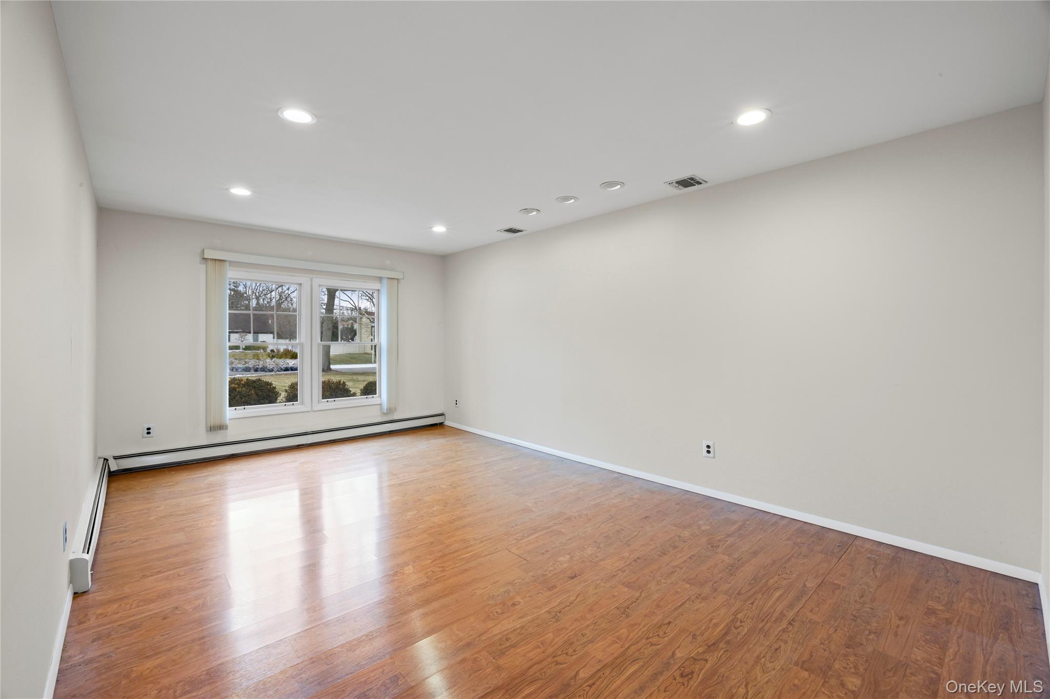 #13 photo, 6 Hillview Court, Commack , NY 11725