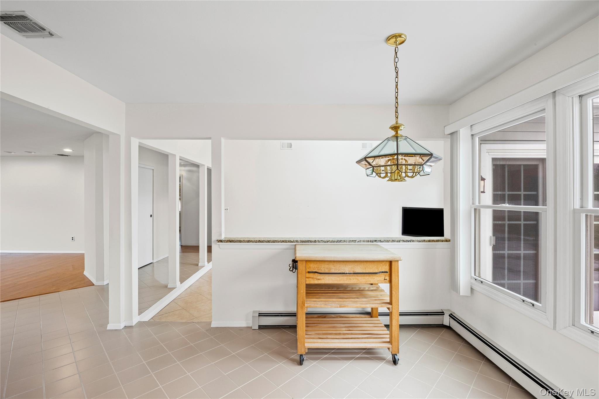 #18 photo, 6 Hillview Court, Commack , NY 11725