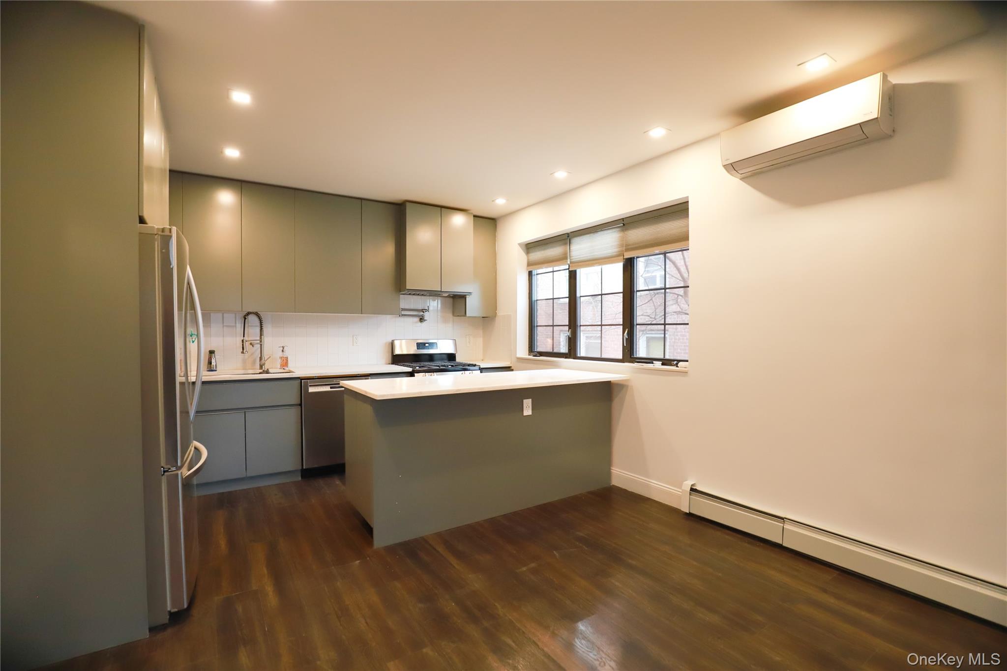 #3 photo, 36-20 190 Street, Flushing , NY 11358