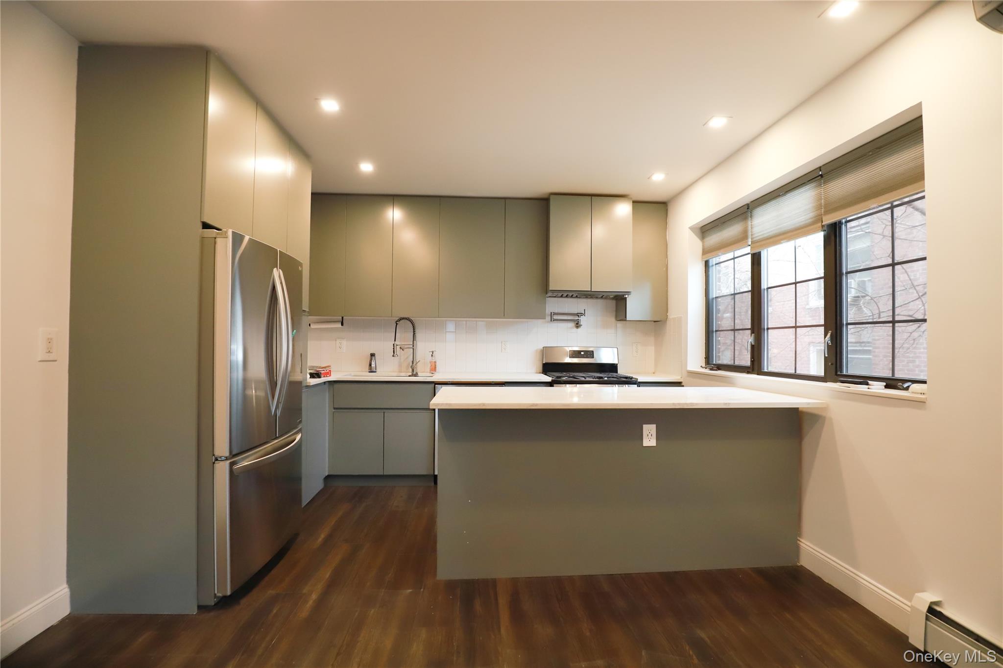 #4 photo, 36-20 190 Street, Flushing , NY 11358