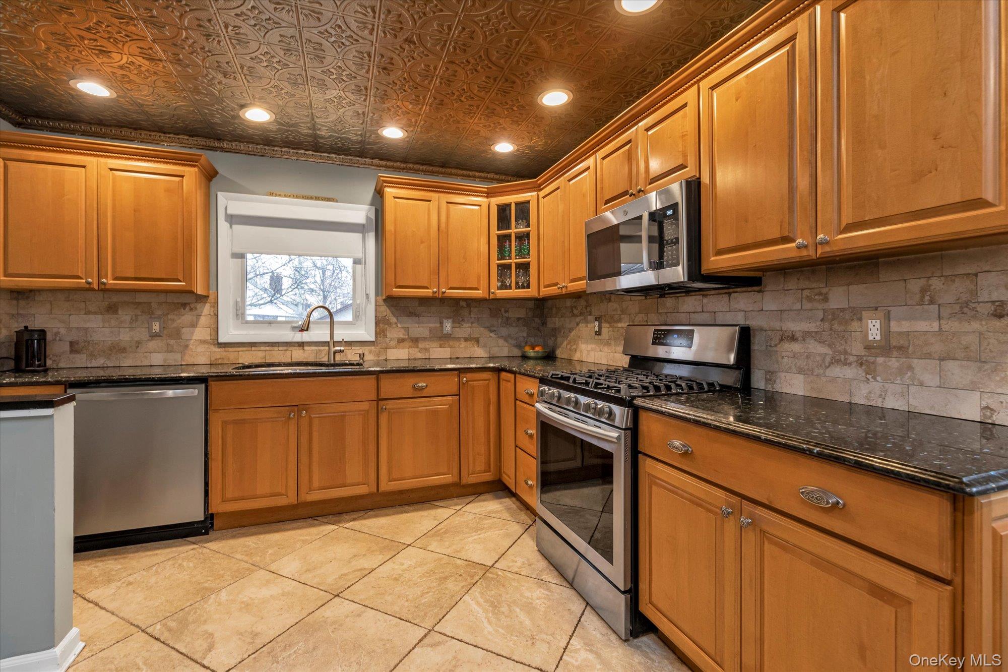 #7 photo, 30 York Street, Malverne , NY 11565