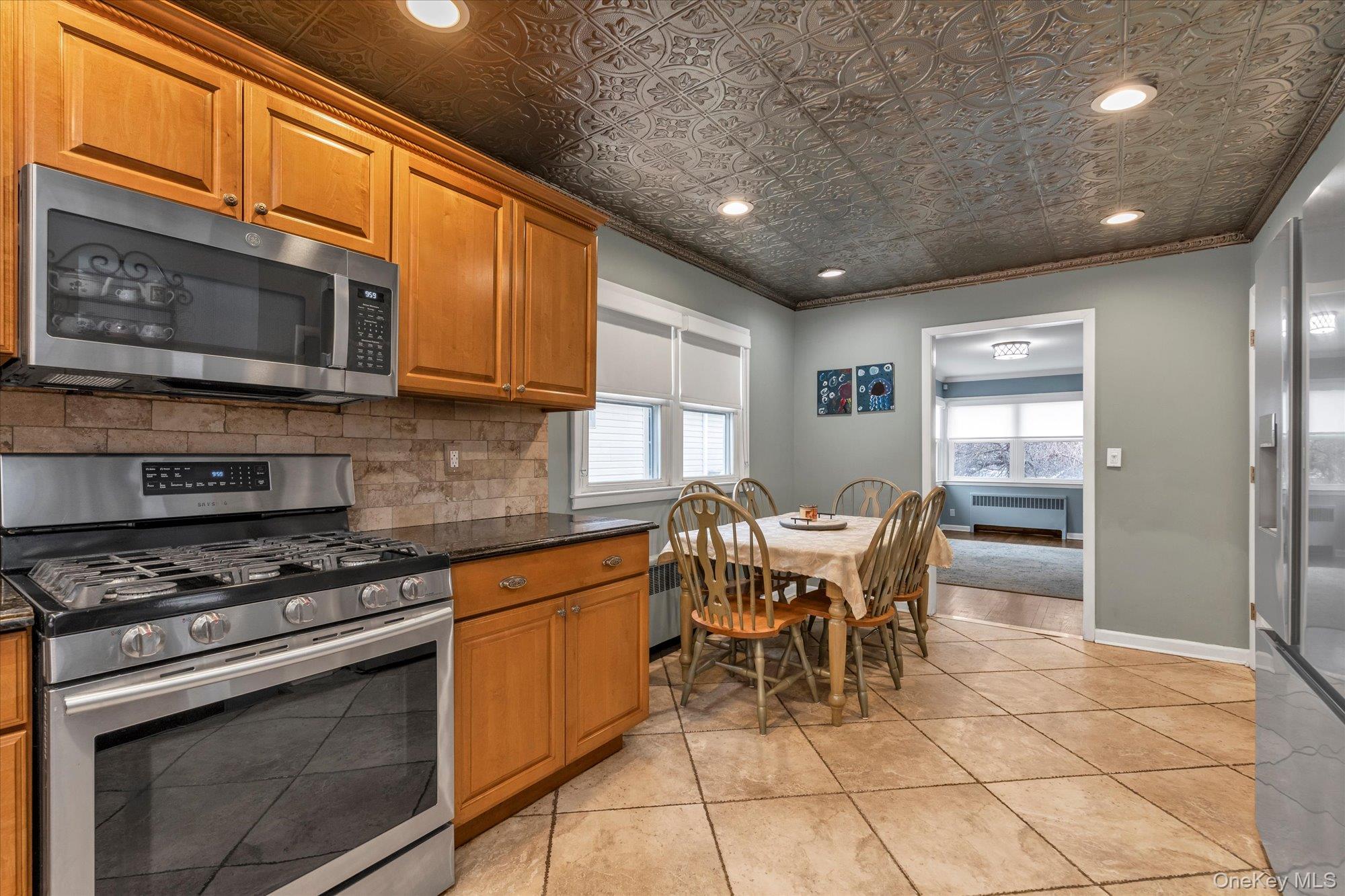 #8 photo, 30 York Street, Malverne , NY 11565