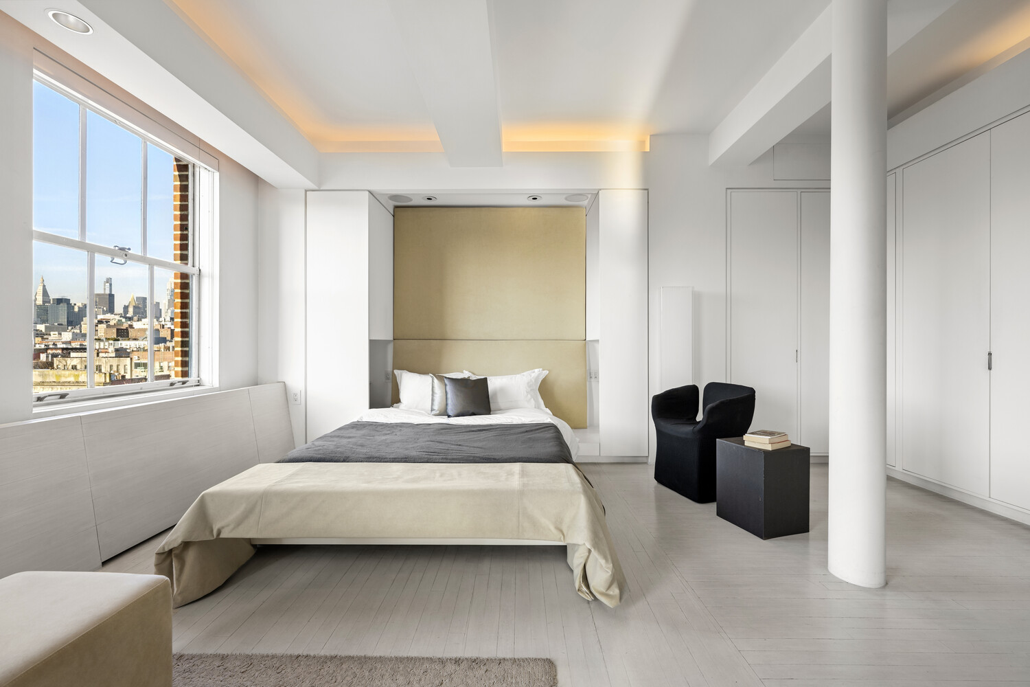 #7 photo, 143 Ave B, East Village , NY 10009