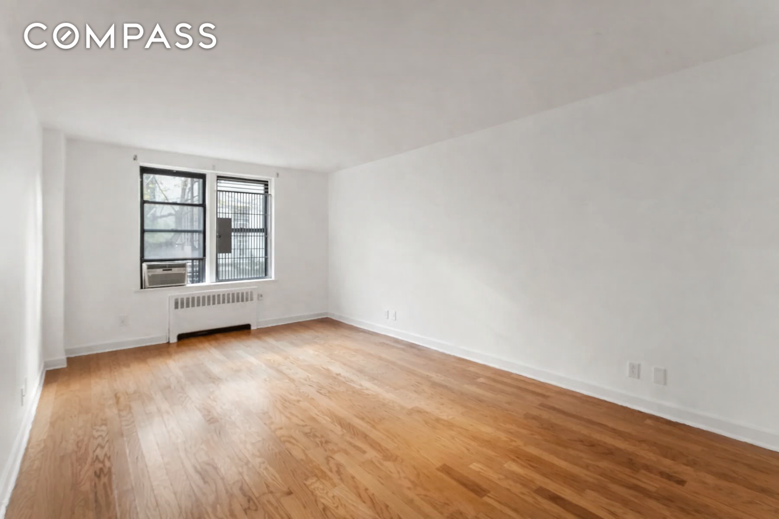 #1 photo, 305 W 18th Street, Chelsea , NY 10011