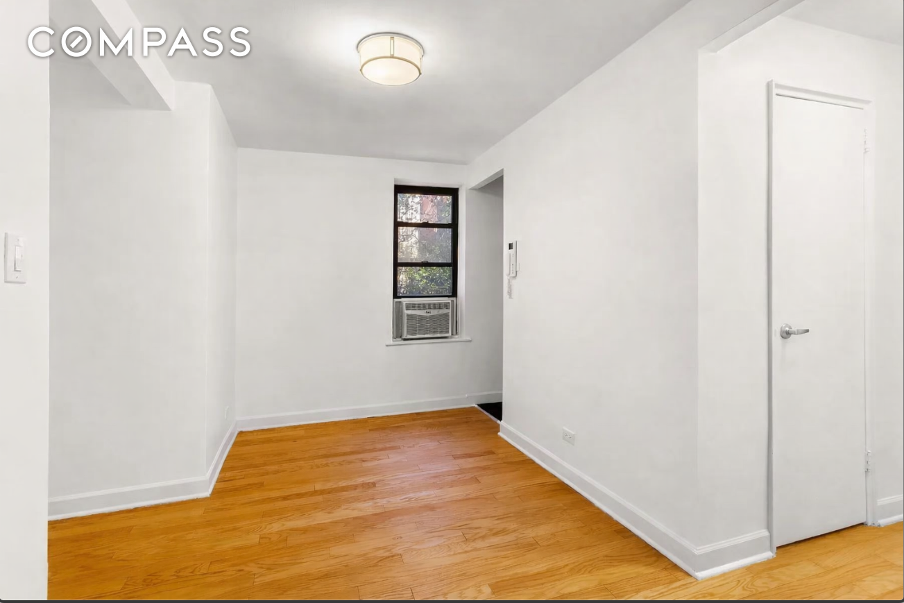 #3 photo, 305 W 18th Street, Chelsea , NY 10011