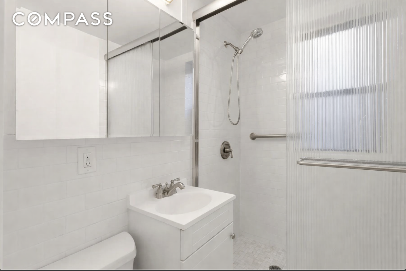 #5 photo, 305 W 18th Street, Chelsea , NY 10011