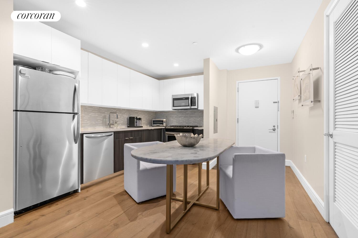 #3 photo, 25-21 43RD Avenue, 皇后區 長島城 Long Island City , NY 11101