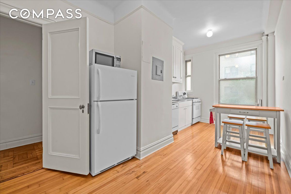 #3 photo, 780 W End Avenue, Upper West Side , NY 10025