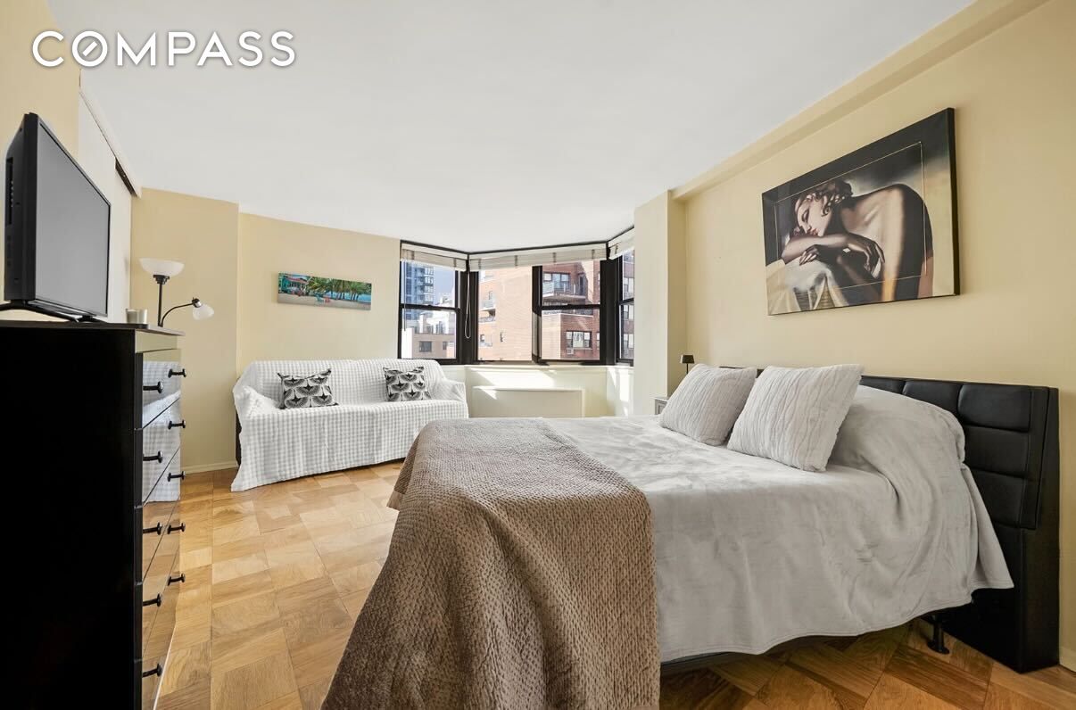 #7 photo, 225 E 36th Street, Murray Hill , NY 10016