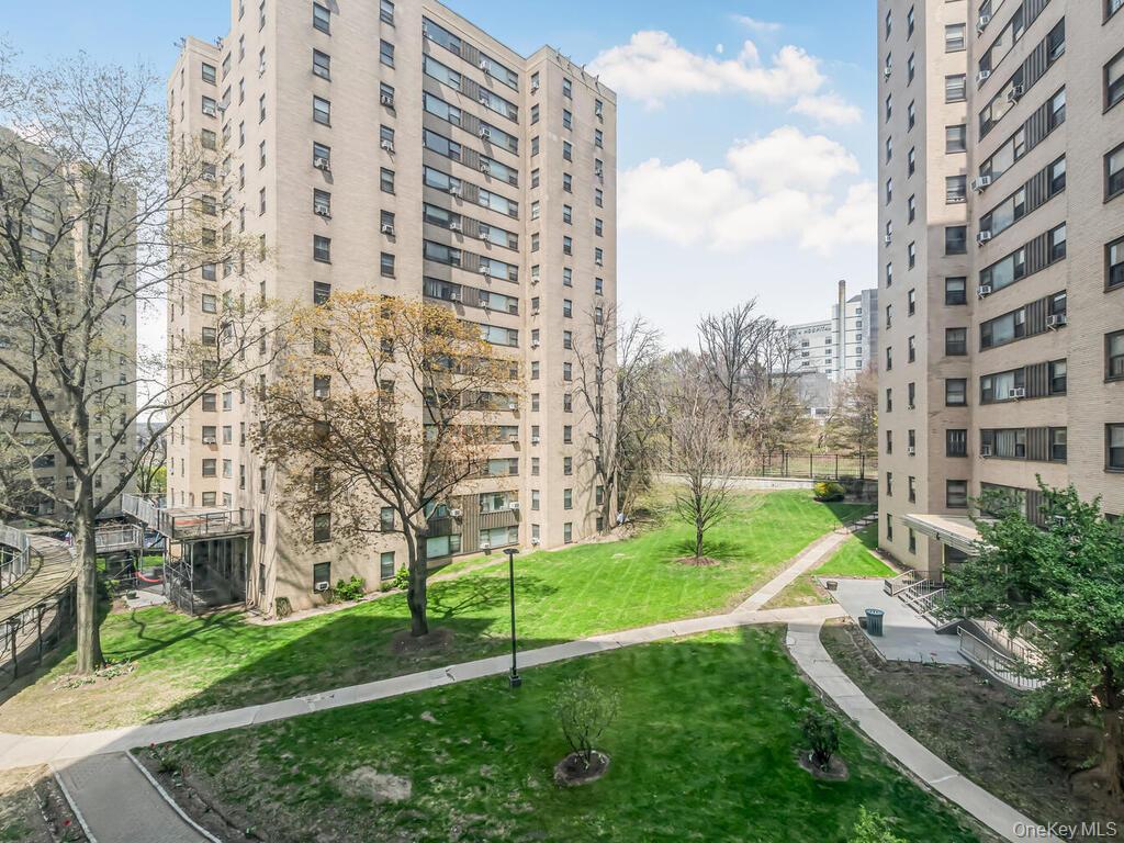 #13 photo, 4 Fordham Hill Oval, 브롱크스 Bronx , NY 10468