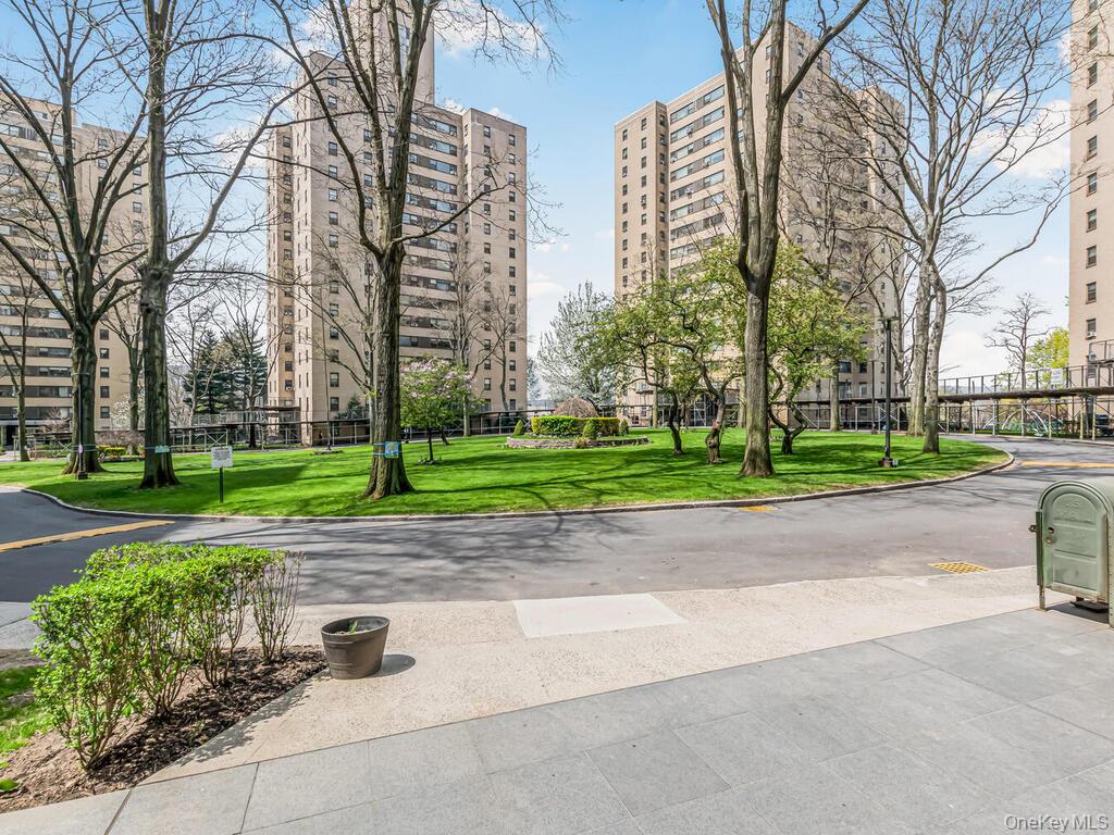 #17 photo, 4 Fordham Hill Oval, 브롱크스 Bronx , NY 10468