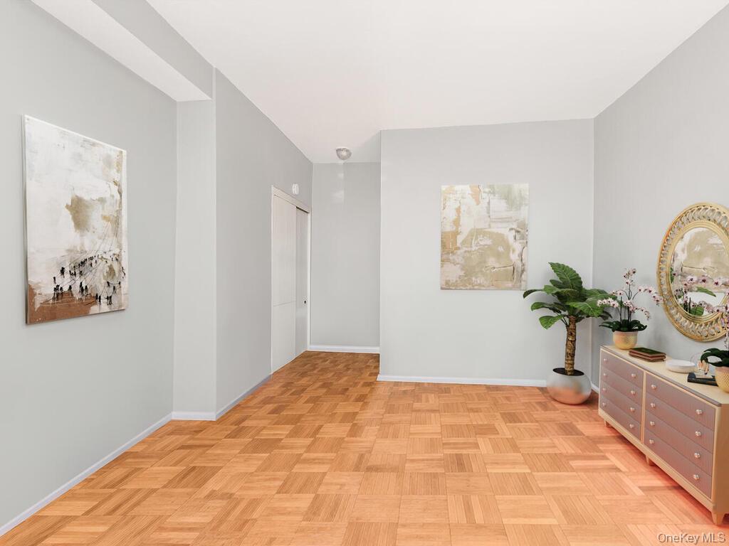 #4 photo, 4 Fordham Hill Oval, 브롱크스 Bronx , NY 10468