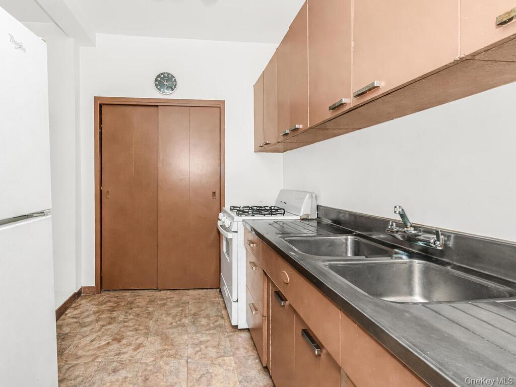 #9 photo, 4 Fordham Hill Oval, 브롱크스 Bronx , NY 10468