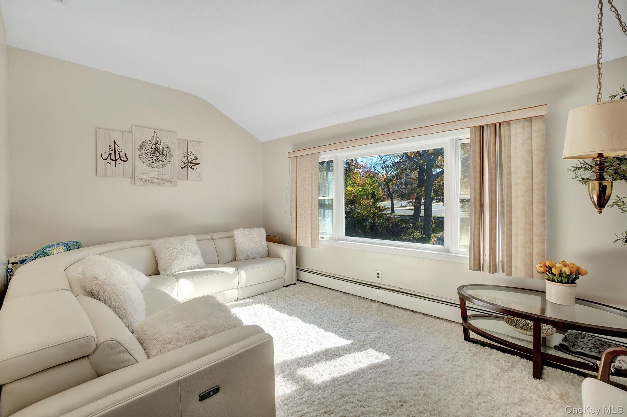 #3 photo, 26 Fran Lane, מחוז סאפוק Selden , NY 11784