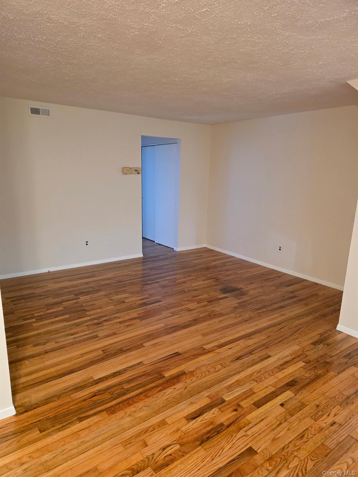 #9 photo, 289 Artist Lake Drive, सफ़ोक काउंटी Middle Island , NY 11953