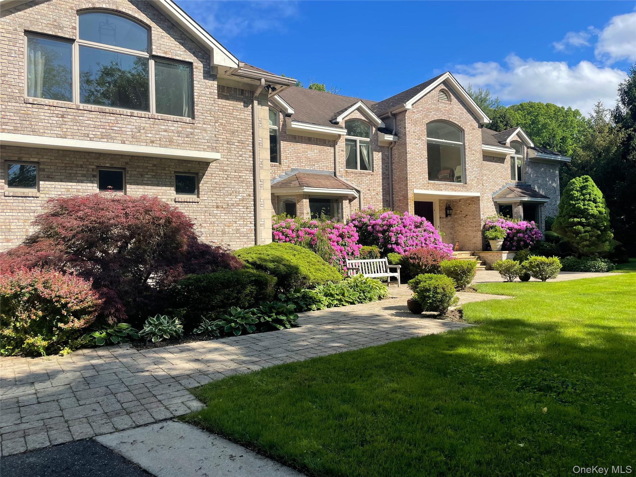 #1 photo, 527 Split Rock Road, Syosset , NY 11791