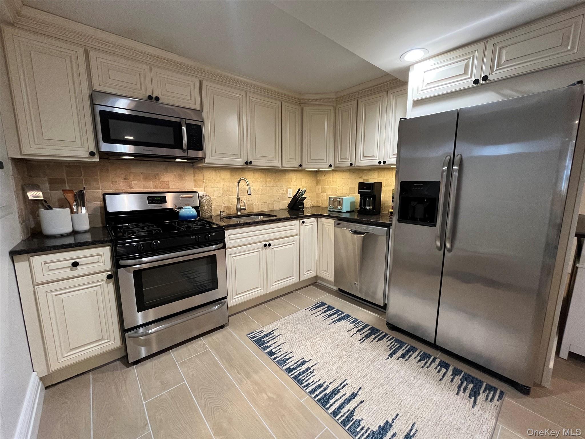 #9 photo, 120 Mitchell Ave Avenue, מחוז נסאו Long Beach , NY 11561