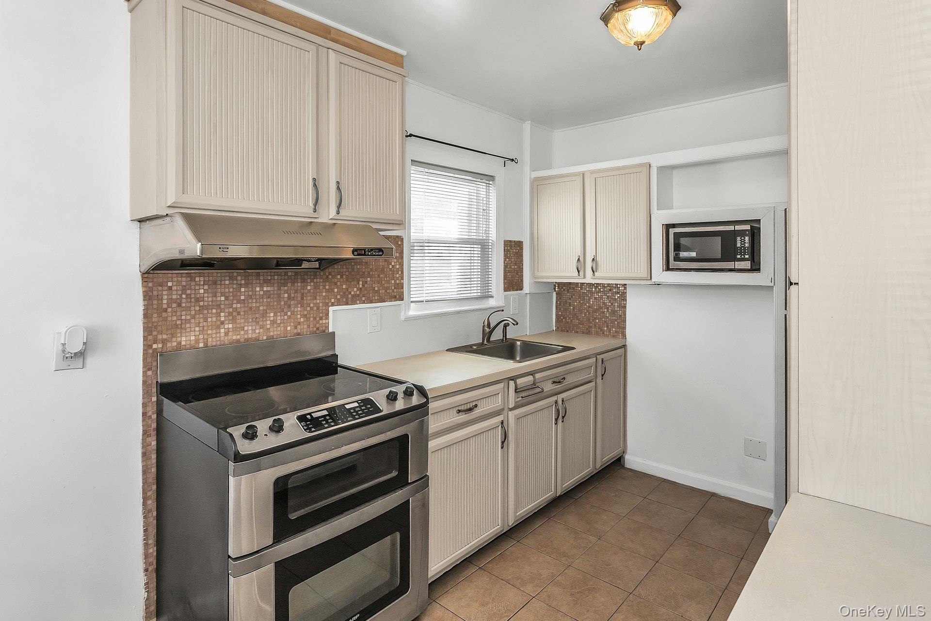 #7 photo, 31 Cedar Street, Roosevelt , NY 11575