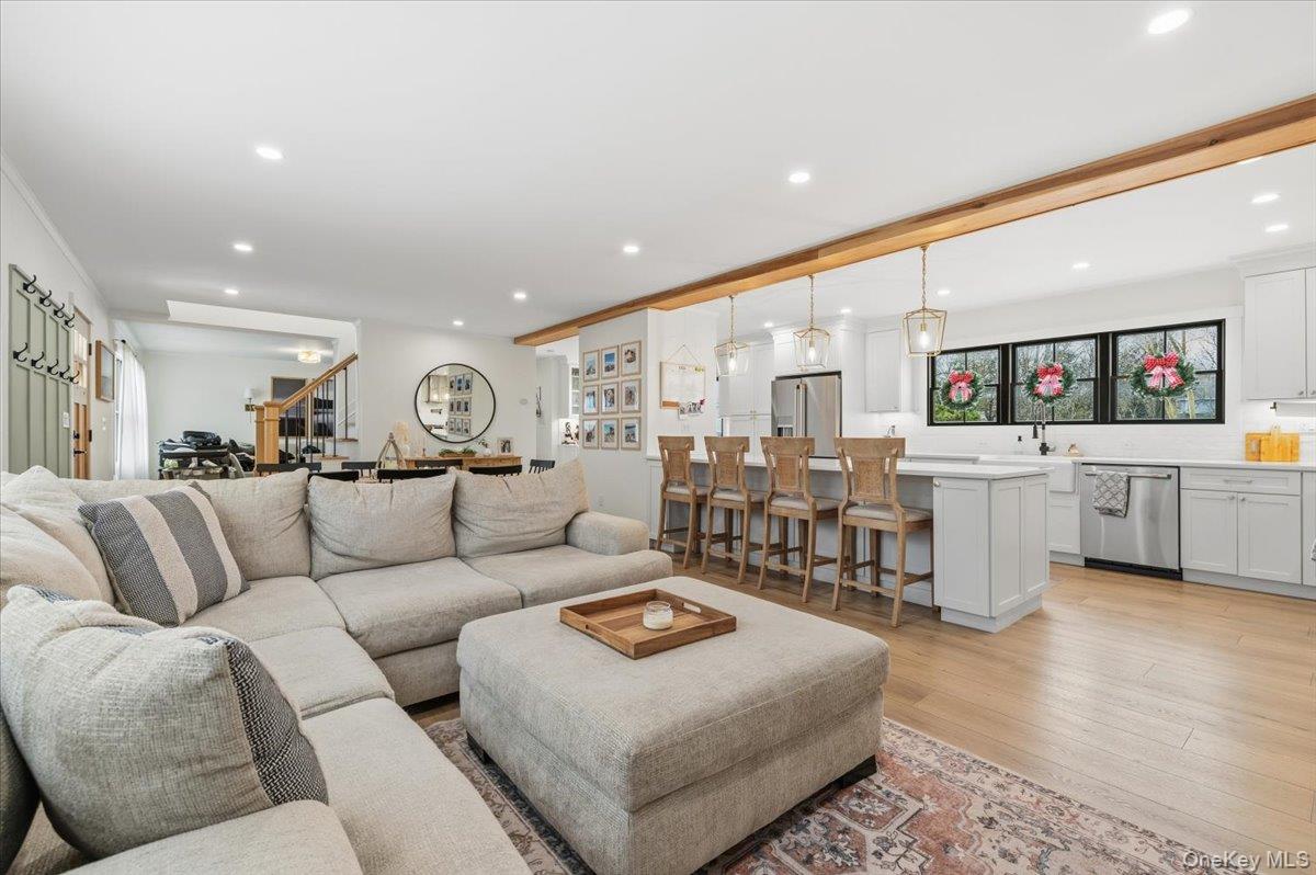 #10 photo, 2180 Feuereisen Avenue, Ronkonkoma , NY 11779