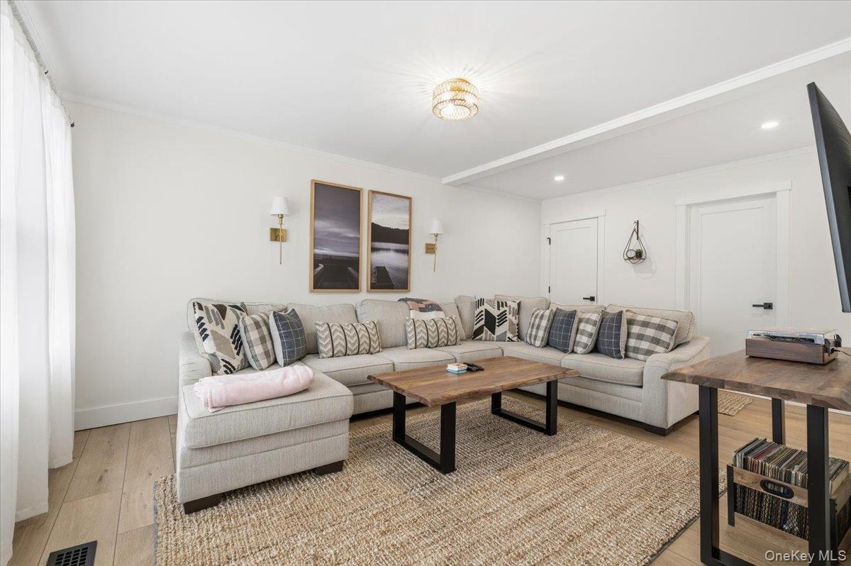 #20 photo, 2180 Feuereisen Avenue, Ronkonkoma , NY 11779