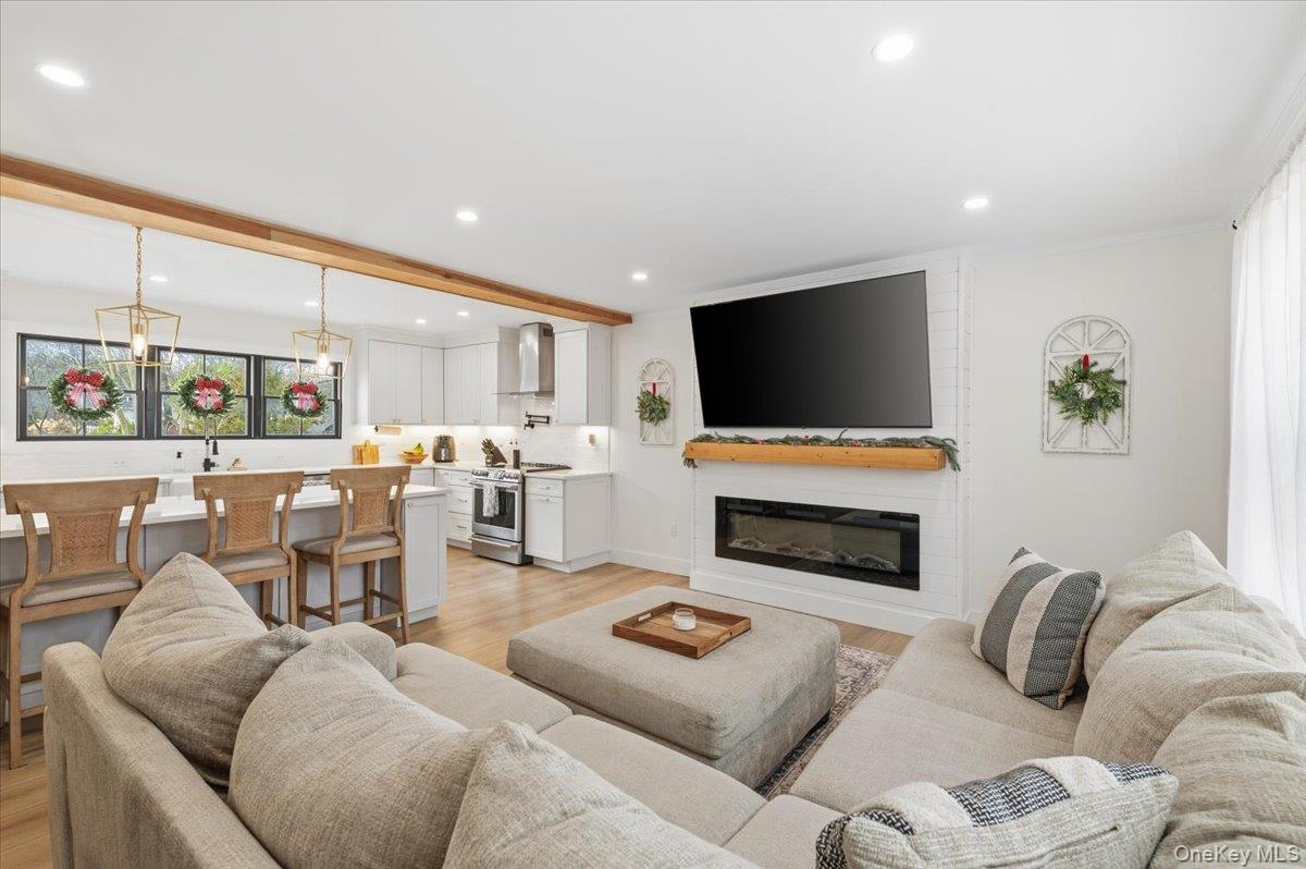 #8 photo, 2180 Feuereisen Avenue, Ronkonkoma , NY 11779