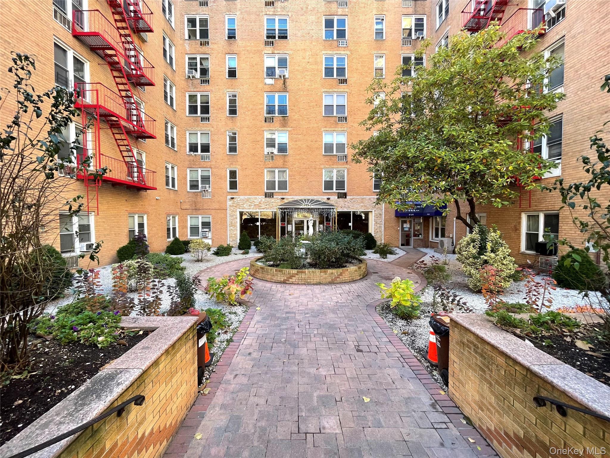 #1 photo, 42-42 Colden Street, फ्लशिंग Flushing , NY 11355