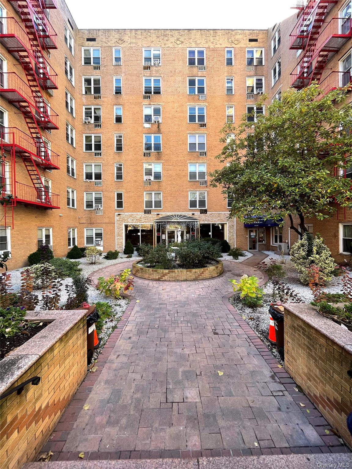 #13 photo, 42-42 Colden Street, फ्लशिंग Flushing , NY 11355