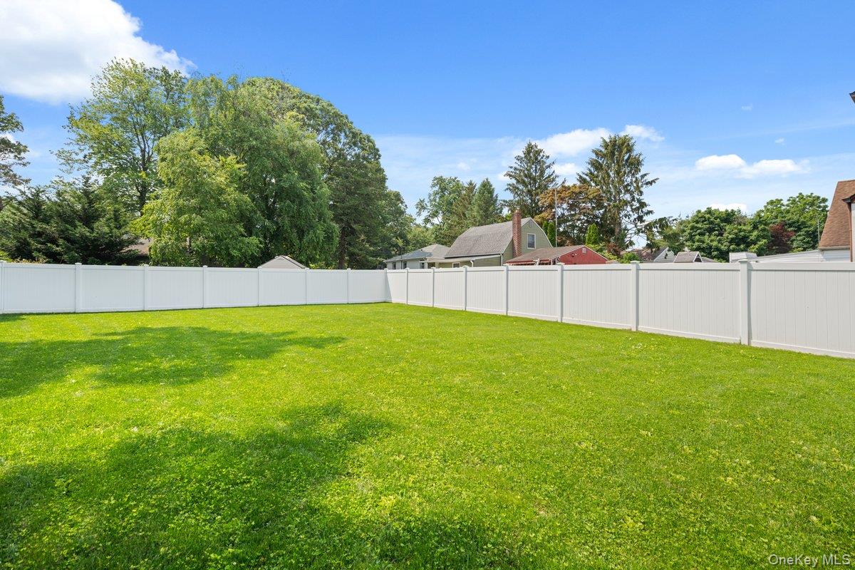 #17 photo, 25 Lorraine, Northport , NY 11768