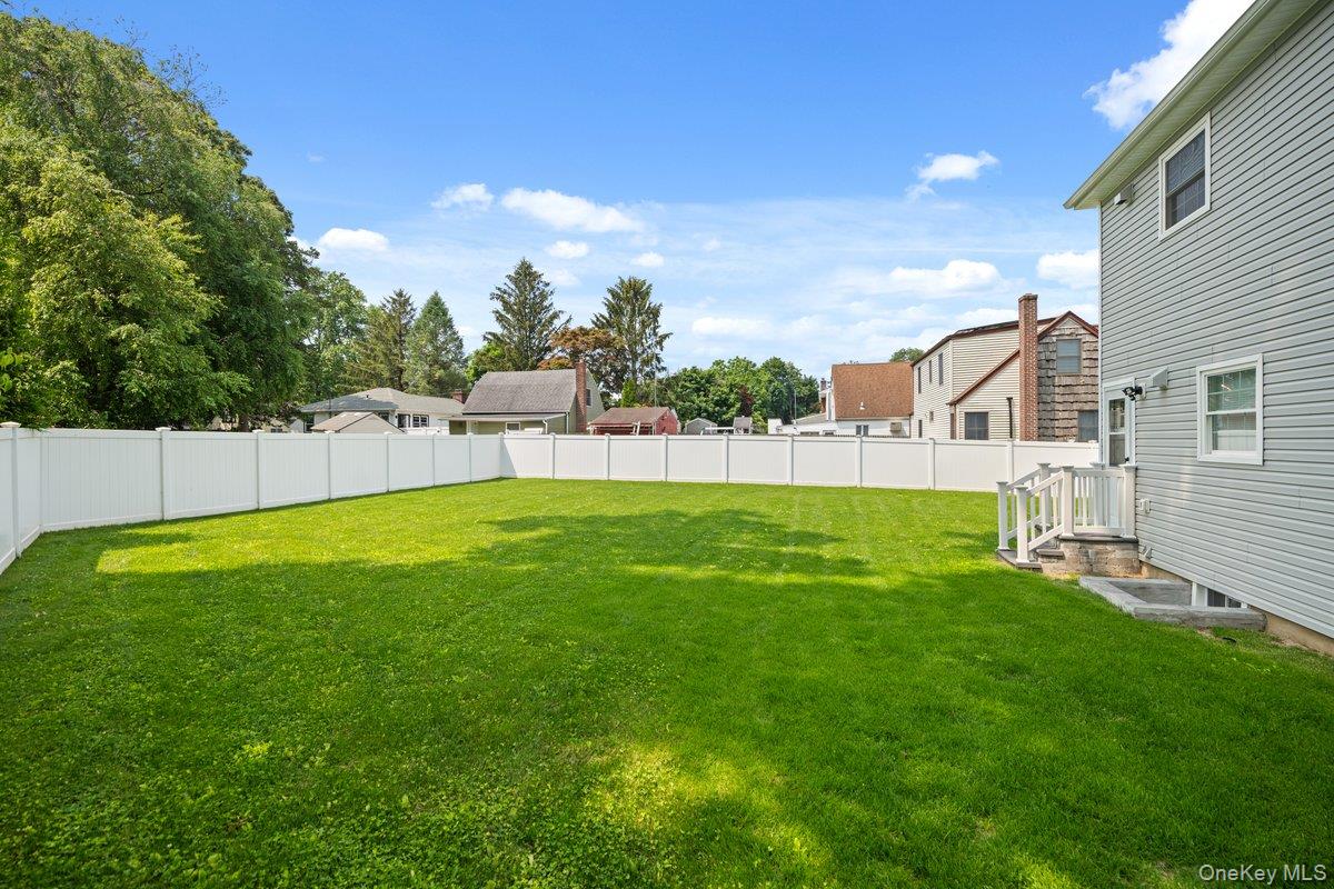 #20 photo, 25 Lorraine, Northport , NY 11768