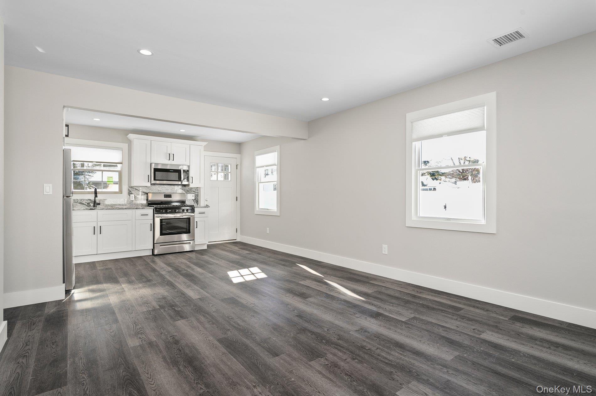 #4 photo, 25 Lorraine, Northport , NY 11768