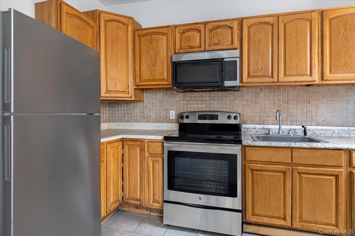 #6 photo, 4260 Broadway, New York (Manhattan) , NY 10033