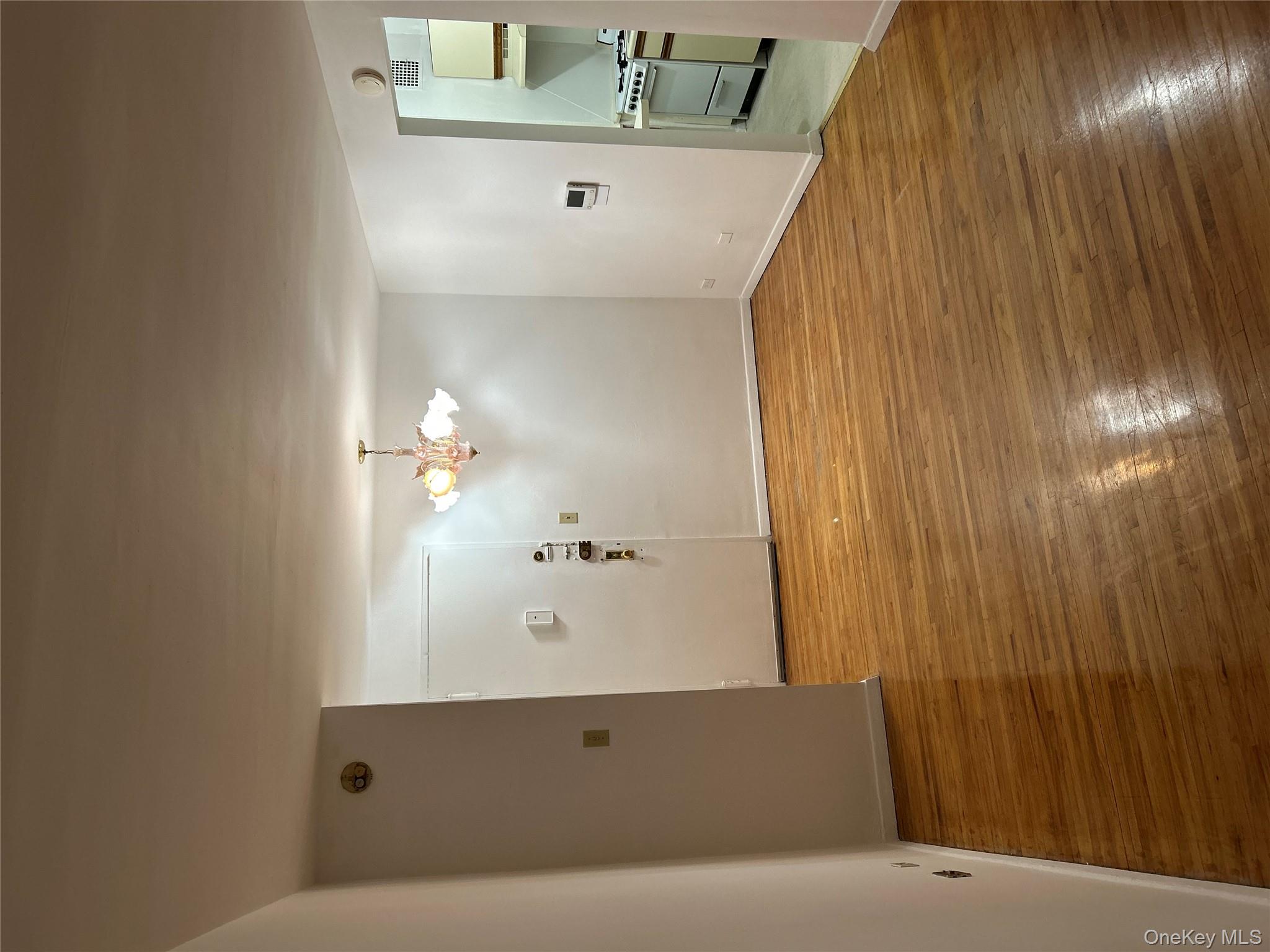 #3 photo, 2015 Saint Paul Avenue, 브롱크스 Bronx , NY 10461