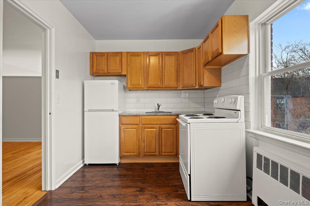 #11 photo, 437 Pelham Road, New Rochelle , NY 10805