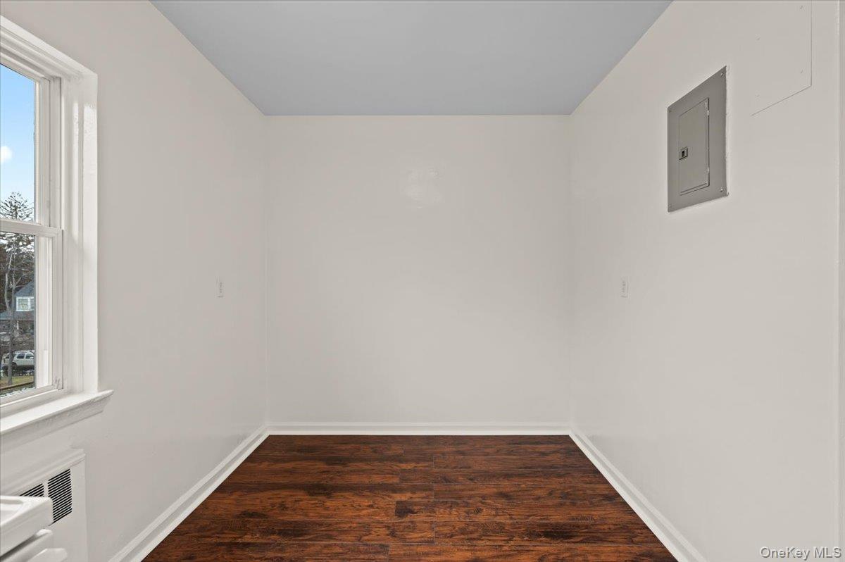 #13 photo, 437 Pelham Road, New Rochelle , NY 10805