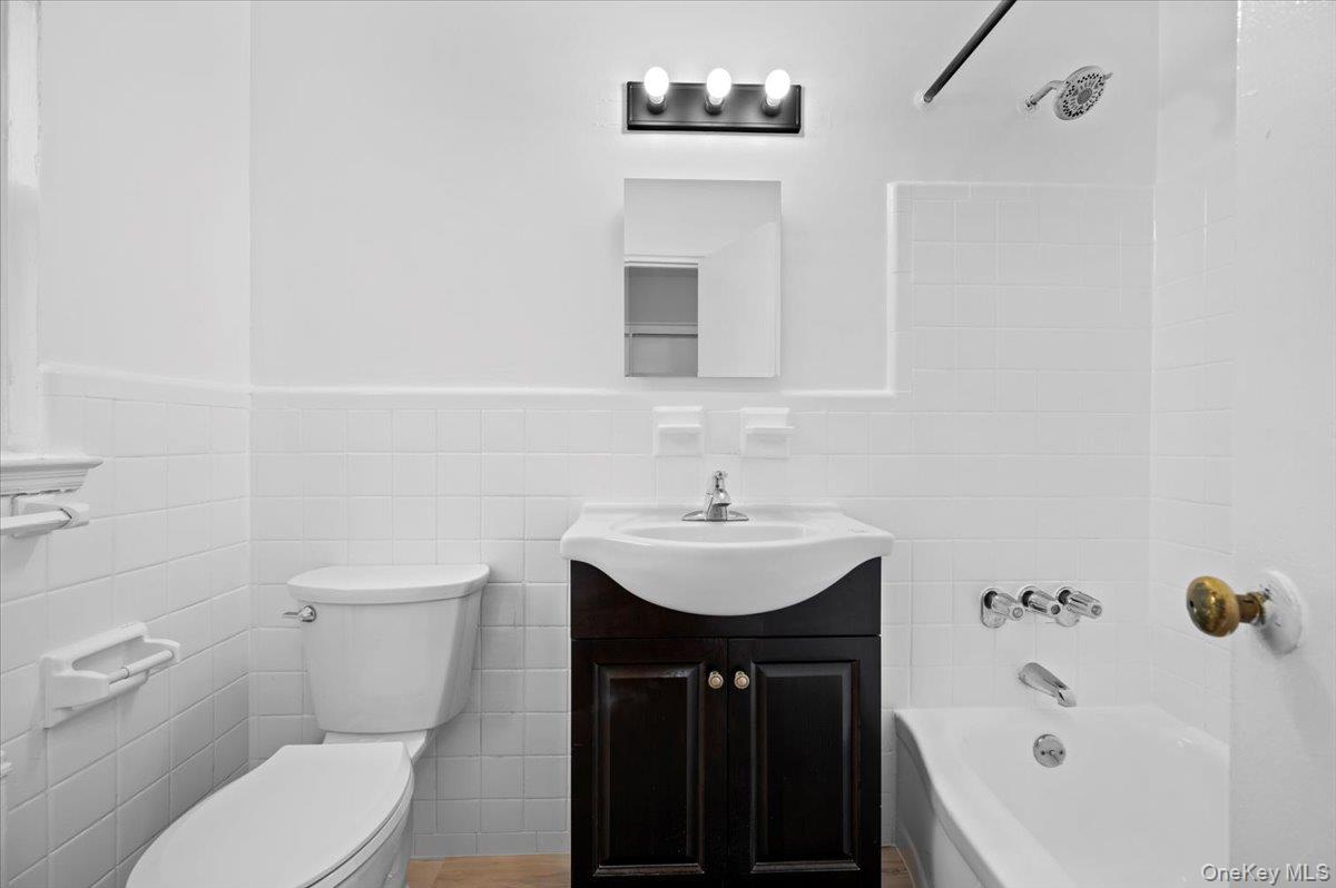 #14 photo, 437 Pelham Road, New Rochelle , NY 10805