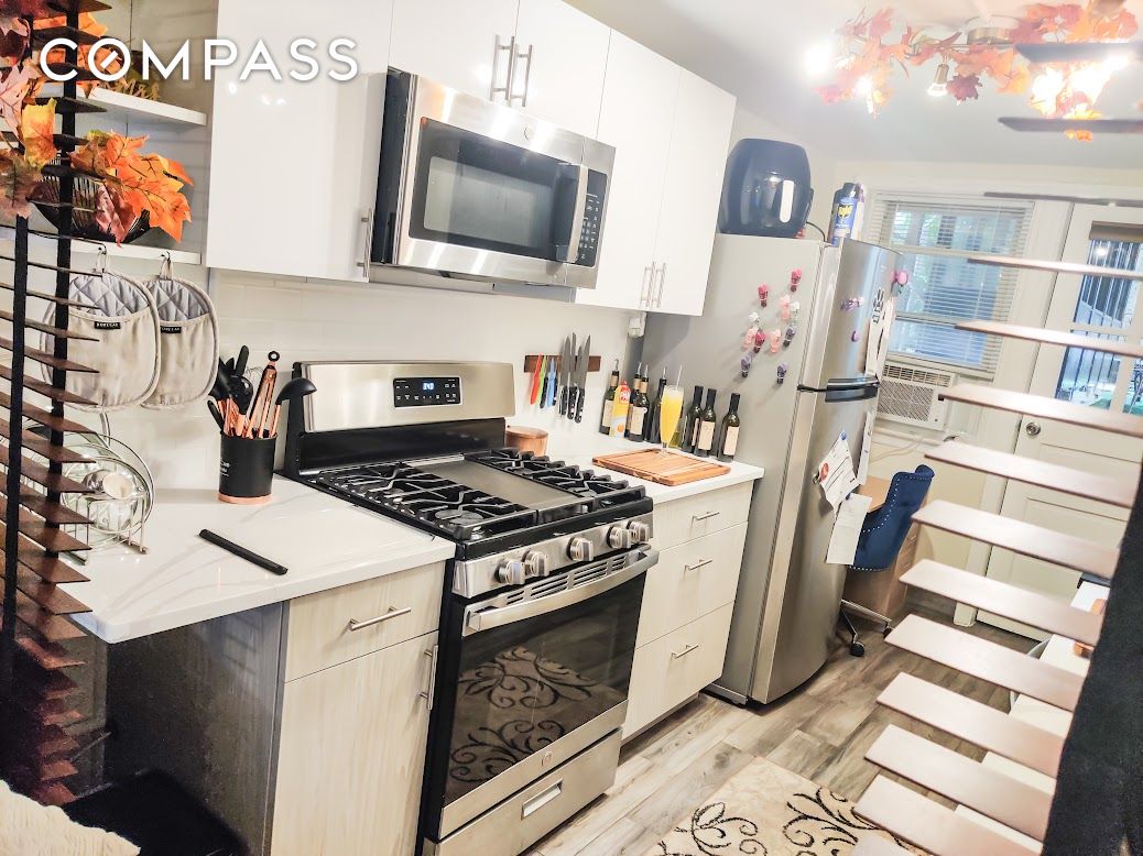 #18 photo, Astoria, Astoria , NY 11103